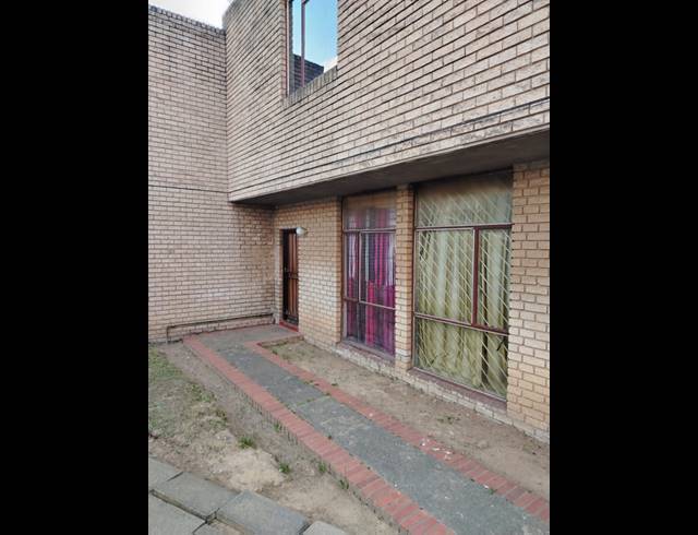 2 BEDROOM APARTMENT FOR SALE IN SURAYAVILLE